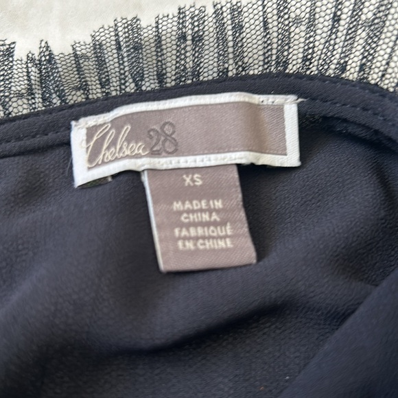 Chelsea28 deep navy blue crew neck tank top, sheer lace pokadot in XS - Picture 4 of 8